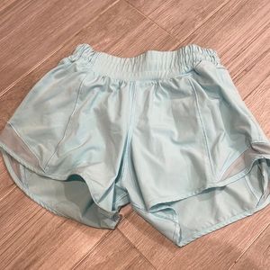 Lululemon hotty hot 4 inch size 2